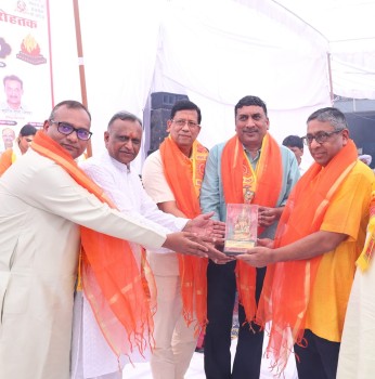 Maharaja Agrasen Trust organized a procession on the occasion of Maharaja Agrasen Jayanti.