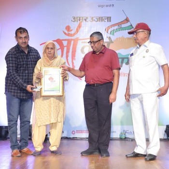 Amar Ujala and LPS Bossard held "Maa Tujhe Pranam" at M.D. University, honoring ex-servicemen and martyr families.